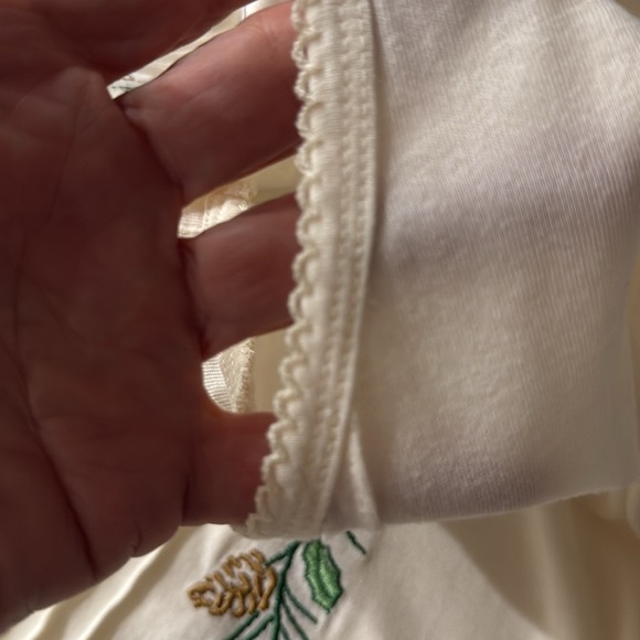 Liberty Lane Henley Top Holly Berries Embroidery 3/4 Sleeve Cream Women’s Sz XL - Picture 12 of 12